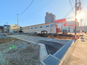 �O�ʓ��H�܂ތ��n�ʐ^�@-