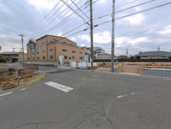 �O�ʓ��H�܂ތ��n�ʐ^�@-